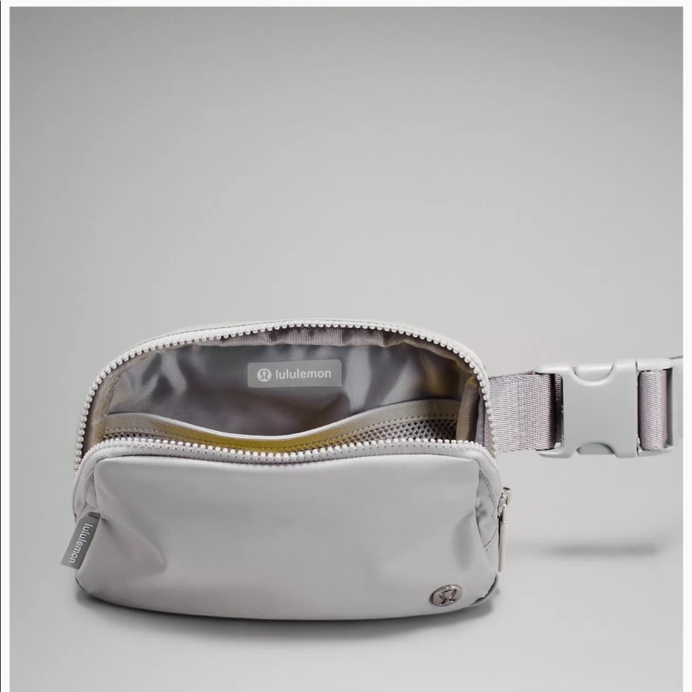NWT Lululemon Silver Drop Everywhere Belt Bag! - Picture 6 of 9